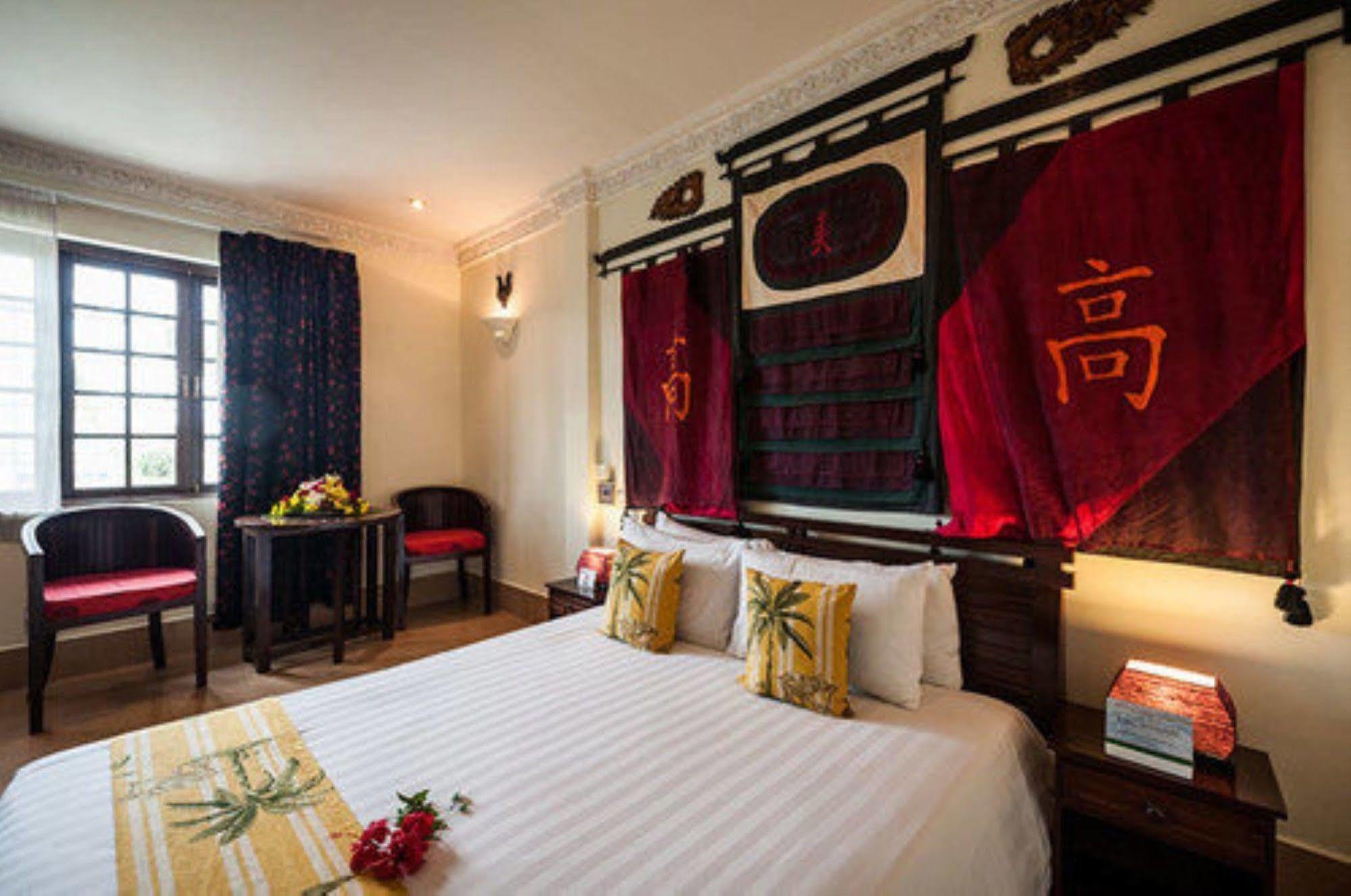 Red Hibiscus Hotel Phnom Penh Exterior photo