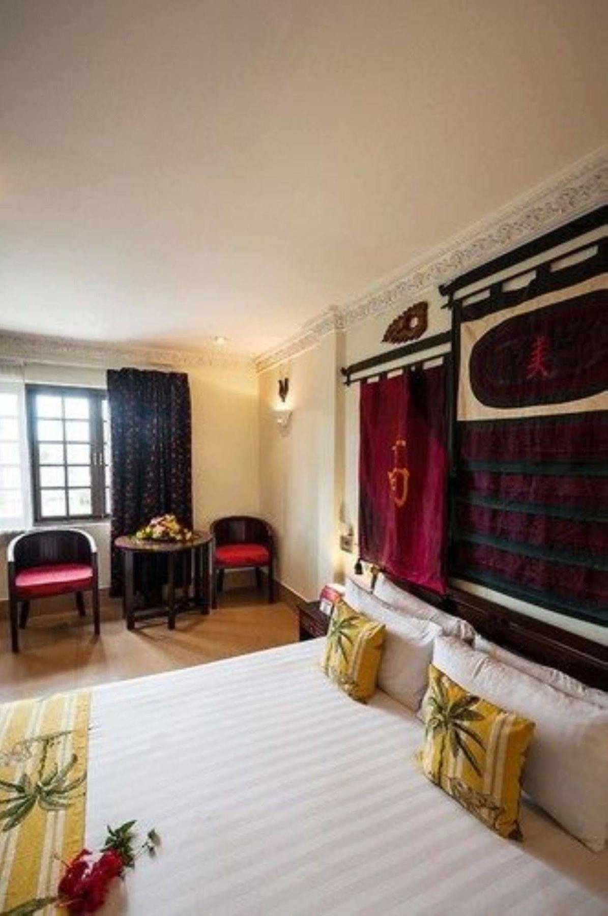 Red Hibiscus Hotel Phnom Penh Exterior photo